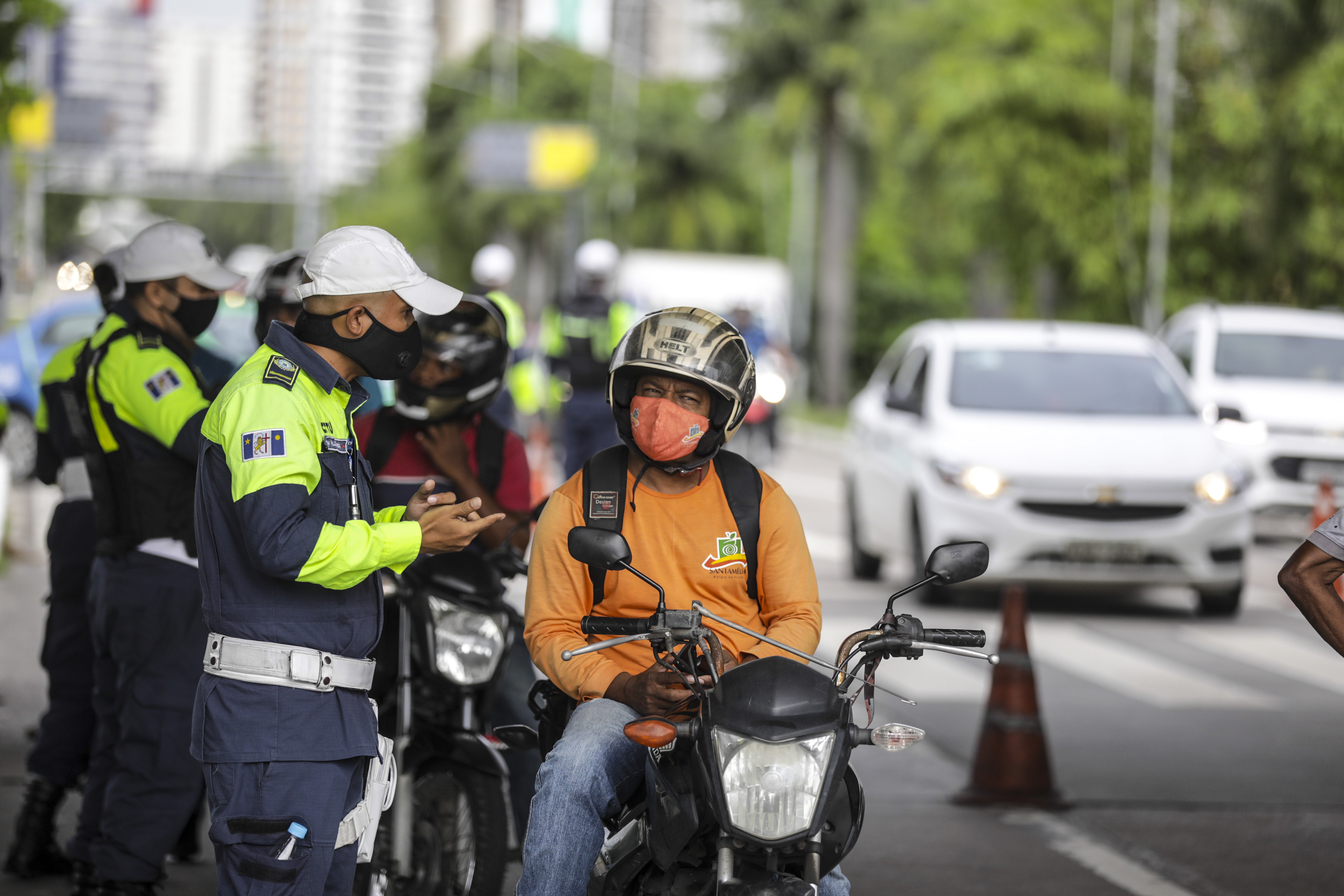 CTTU inicia campanha do Maio Amarelo com ação educativa para motociclistas