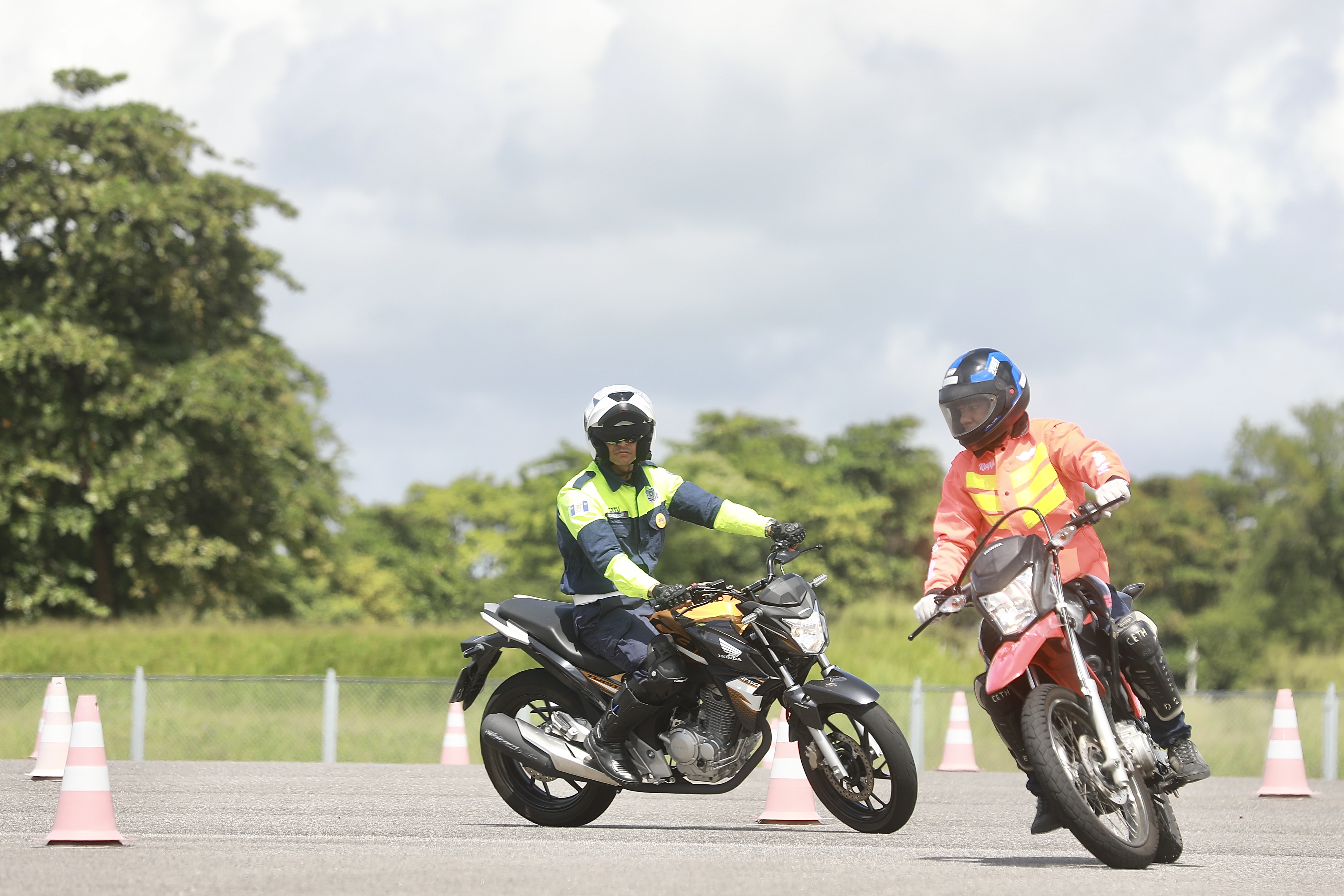 CTTU conscientiza motociclistas de aplicativo sobre boas práticas para maior segurança viária