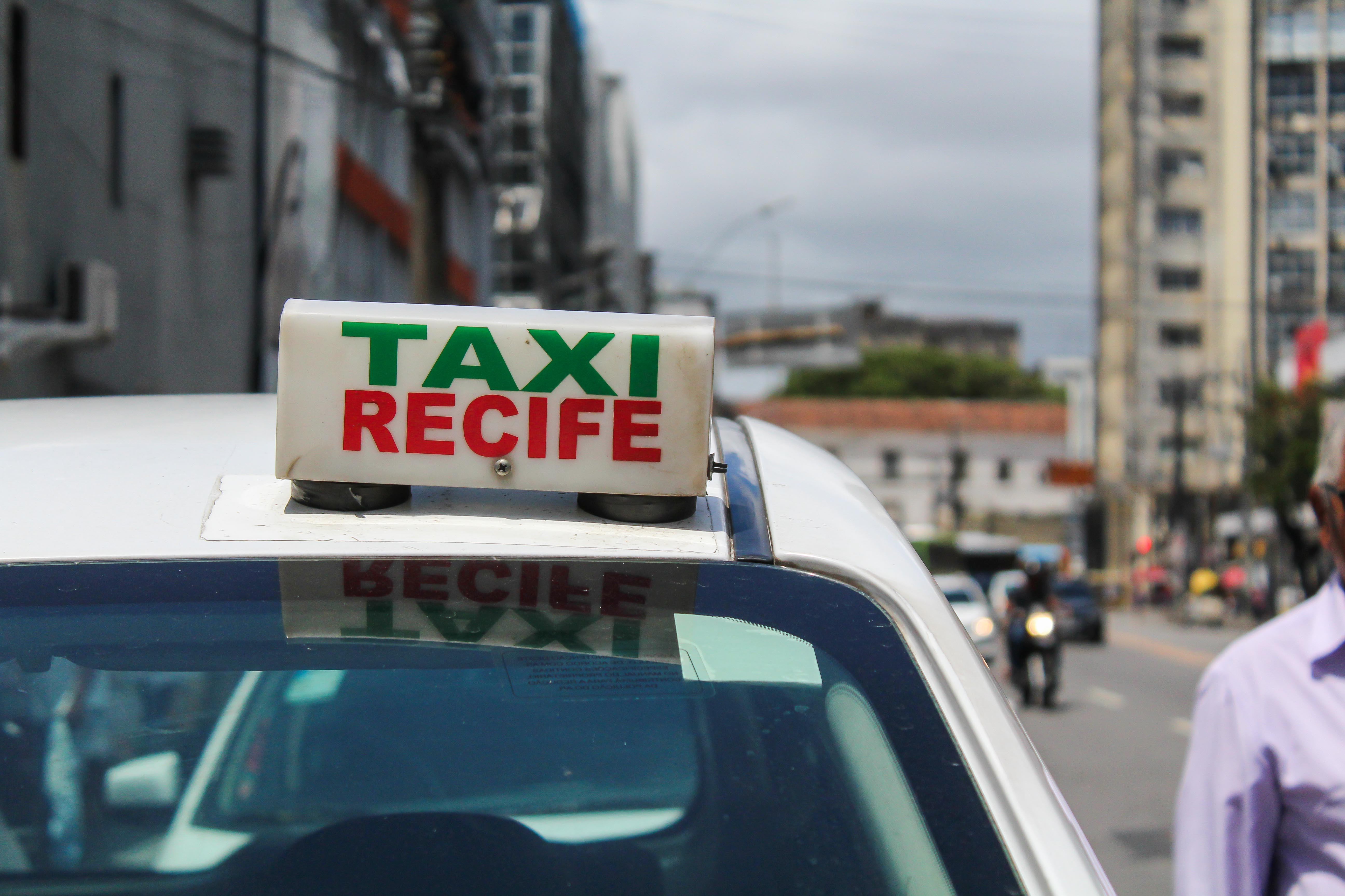 Taxistas do Recife poderão ser atendidos pela CTTU de maneira totalmente online