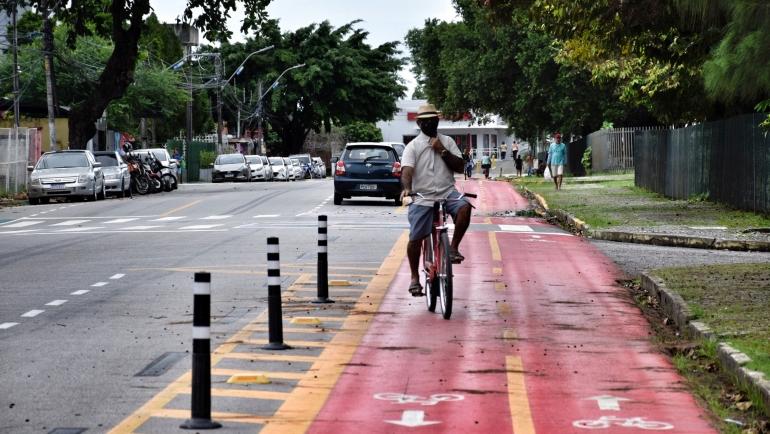 Prefeitura do Recife implanta ciclofaixa Lindolfo Collor na Zona Oeste na cidade