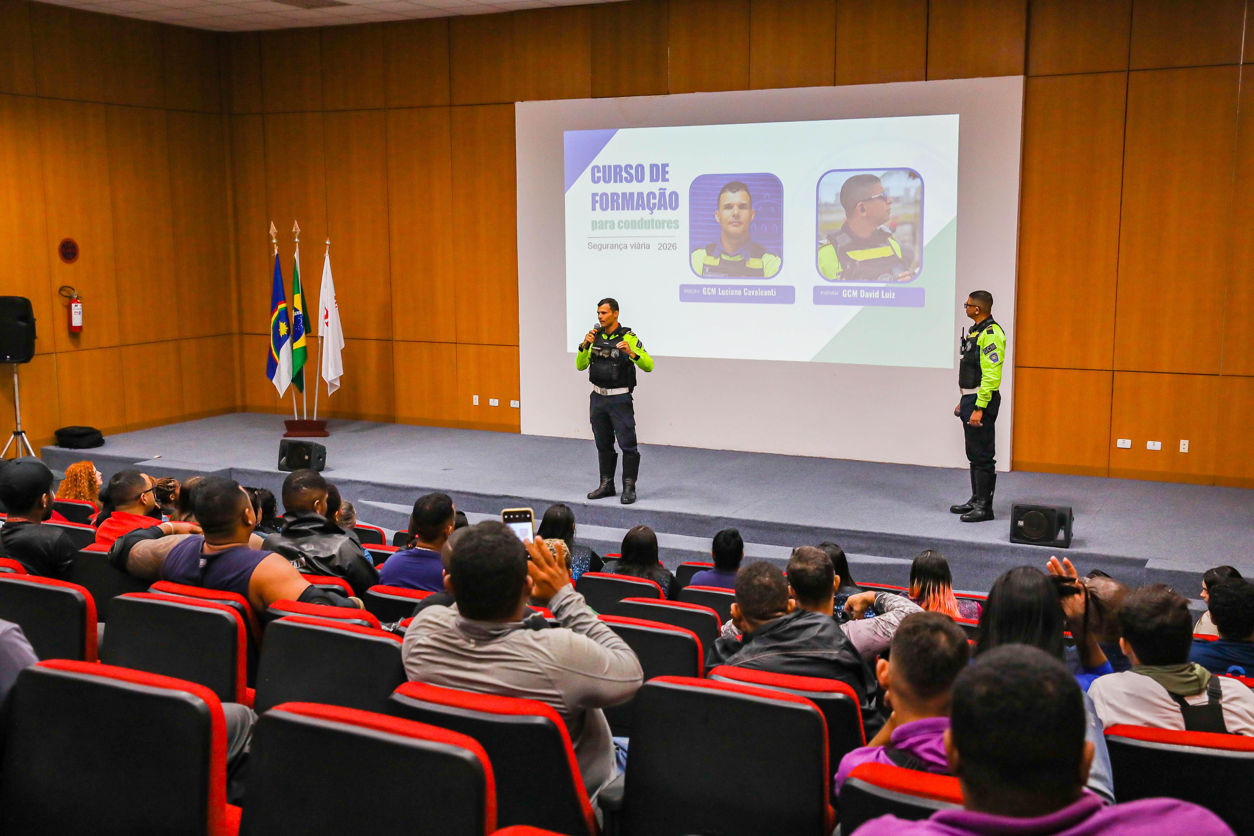 CTTU participa de ação voltada à segurança viária de motociclistas por aplicativo no Recife