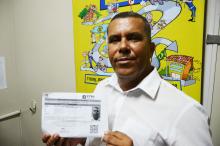 CTTU entrega nova documentação a taxistas com QR Code para facilitar verificação de autenticidade