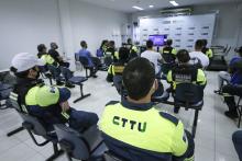 Agentes de trânsito do Recife fazem treinamento para aperfeiçoar práticas em prol da segurança viária