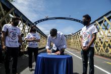 João Campos assina carta da ONU para redução de mortes no trânsito do Recife e anuncia mais 10 km de ciclofaixas