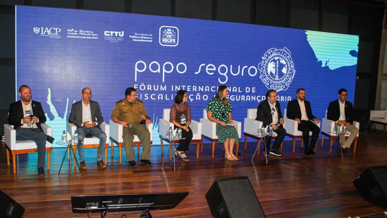 Líderes de fiscalização e segurança no trânsito dividem experiências no Recife