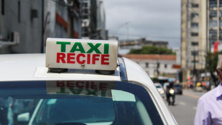 Taxistas do Recife poderão ser atendidos pela CTTU de maneira totalmente online