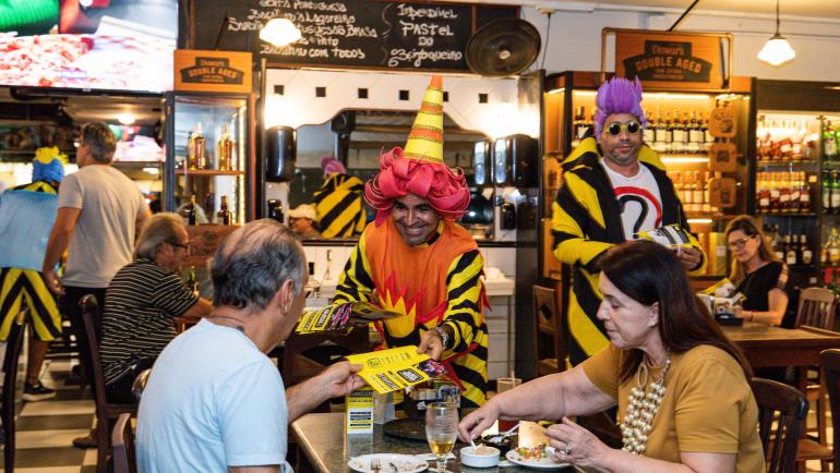CTTU promove ação educativa em bares e restaurantes do Recife durante o Maio Amarelo 