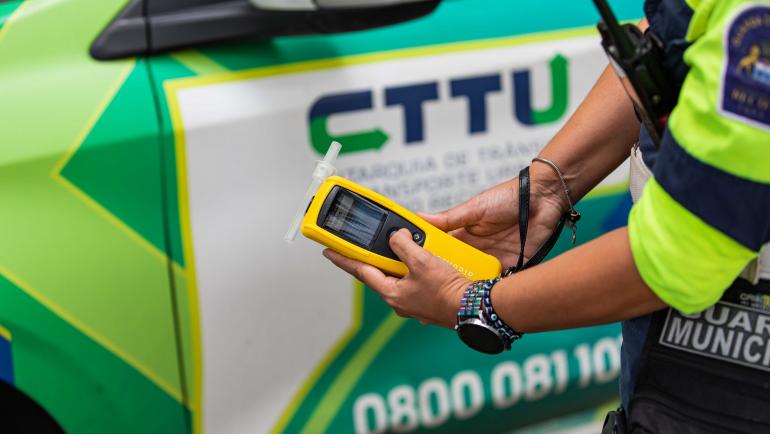 CTTU alerta: para uma folia segura e consciente, nada de misturar álcool e condução de veículos