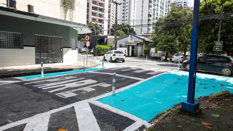 Prefeitura do Recife entrega novas melhorias em via, nos aflitos 